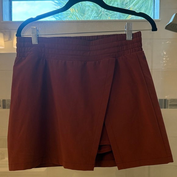 Zella Dresses & Skirts - ZELLA SIZE M Rust Red SKORT With BUILT IN SHORTS